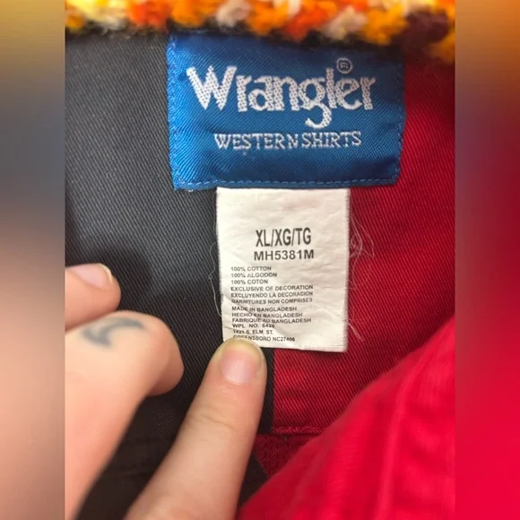 Vintage Wrangler Red and Black Southwest Button Down Size XL - Picture 4 of 7